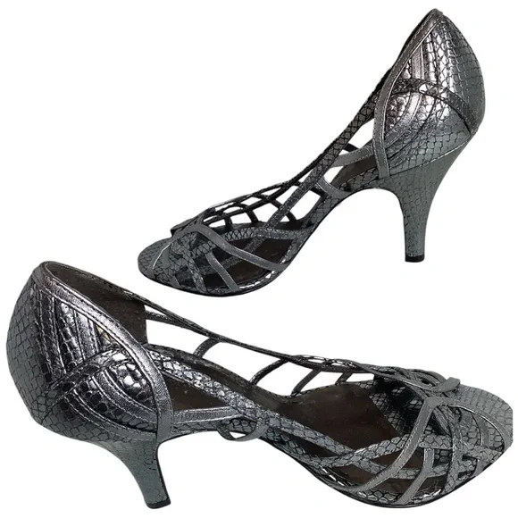 Elegant Silver Strappy Heels. Size 8.5 - Picture 2 of 4
